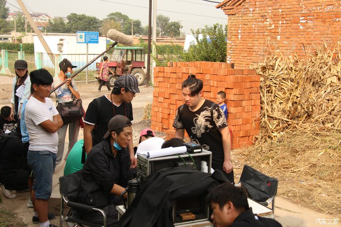 圆梦ING陪老爸赴唐山感受《圆梦威利斯》拍摄