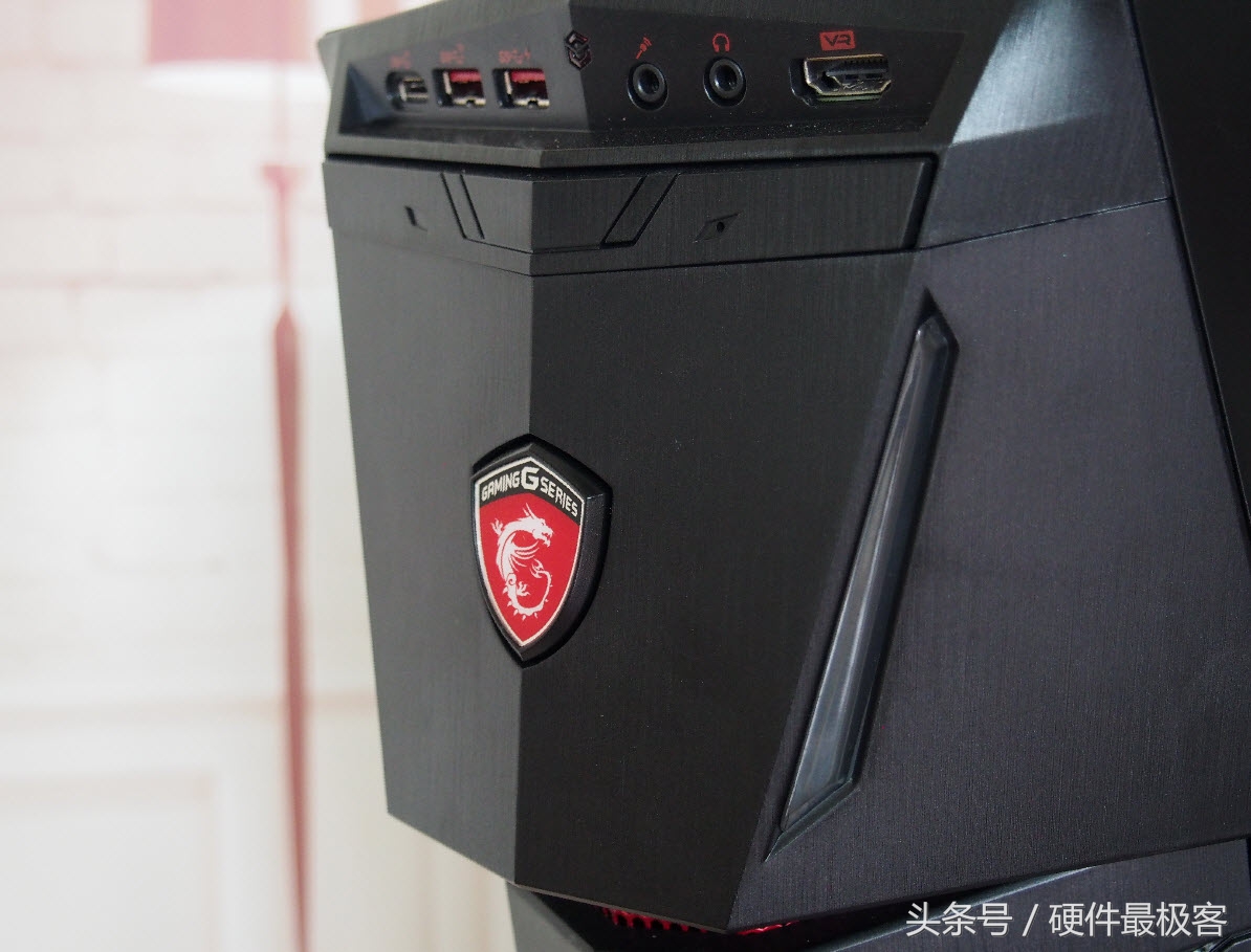 它确实是个大块头，玩游戏用它错不了！