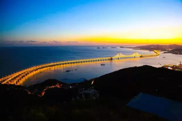 我叫大连，你也可以叫我滨城，这是我的最新简历，请收好！