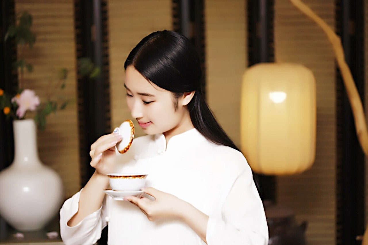 历史上老*场官**里的旧闻翻读