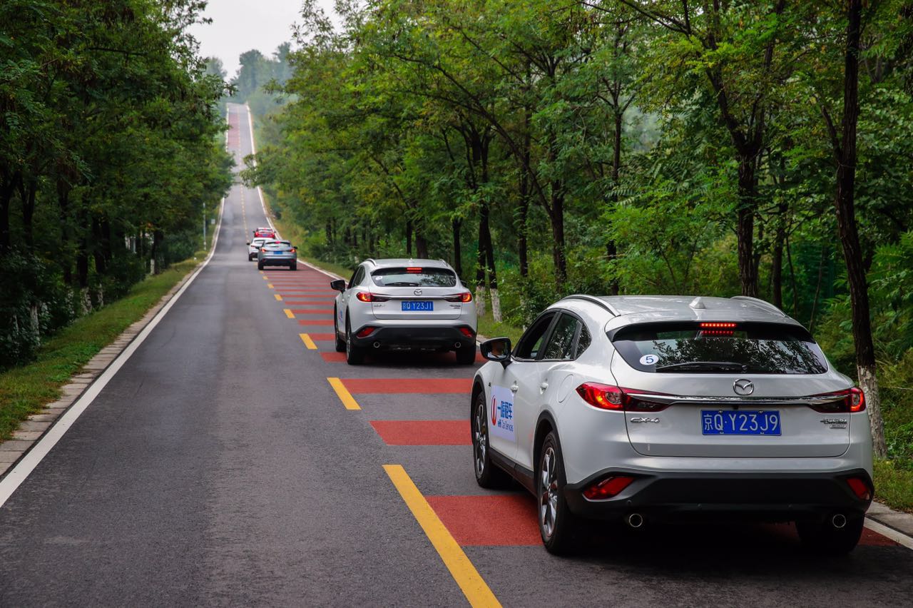 外观时尚经济油耗质量可靠suv,马自达2021款2.0cx4蓝天探索版