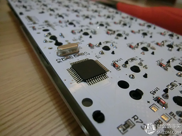 国产轴请继续努力!曜越TteSPORTS波塞冬ZRGB背光机械键盘评测