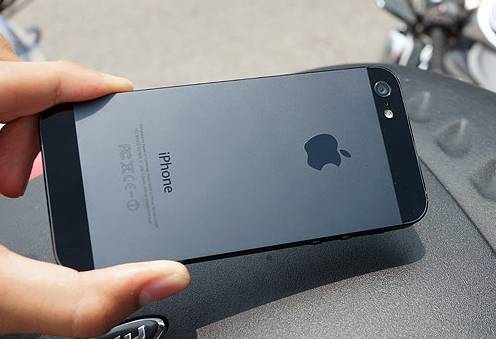 天了噜金山一女子新买了一部iPhone7后，竟然发现......