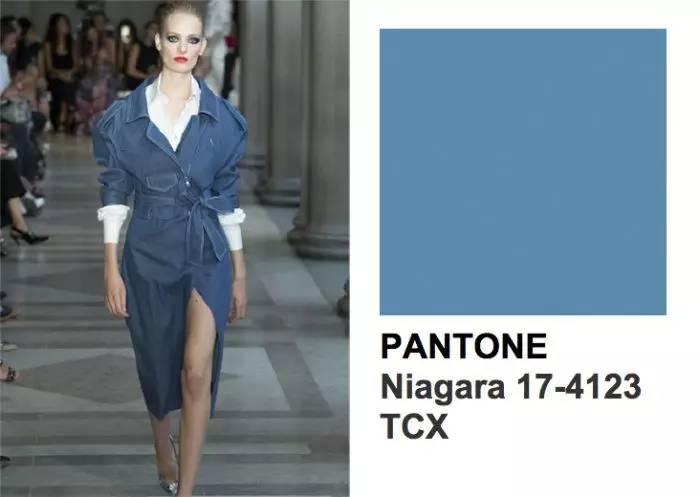 像Gigi一样时髦就穿那样一件牛仔外套（今秋最时髦的牛仔清单）