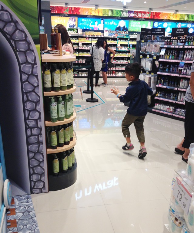 走这条最轻松的香港购物路线,大人小孩都不累!购物同时还能玩美素佳儿360度自家牧场游戏,超级棒!