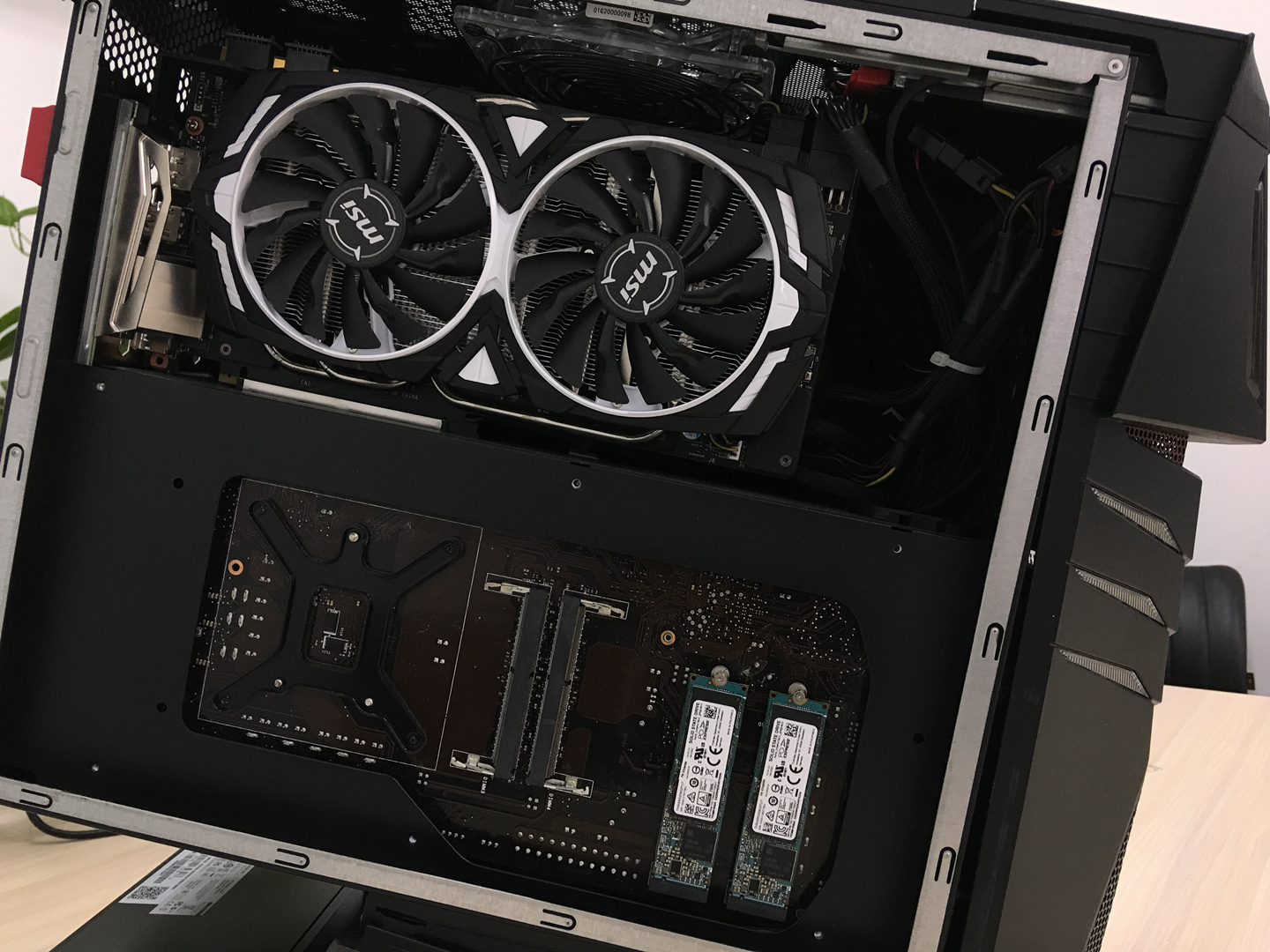 高颜值机皇,微星整机「宙斯盾-钛」评测