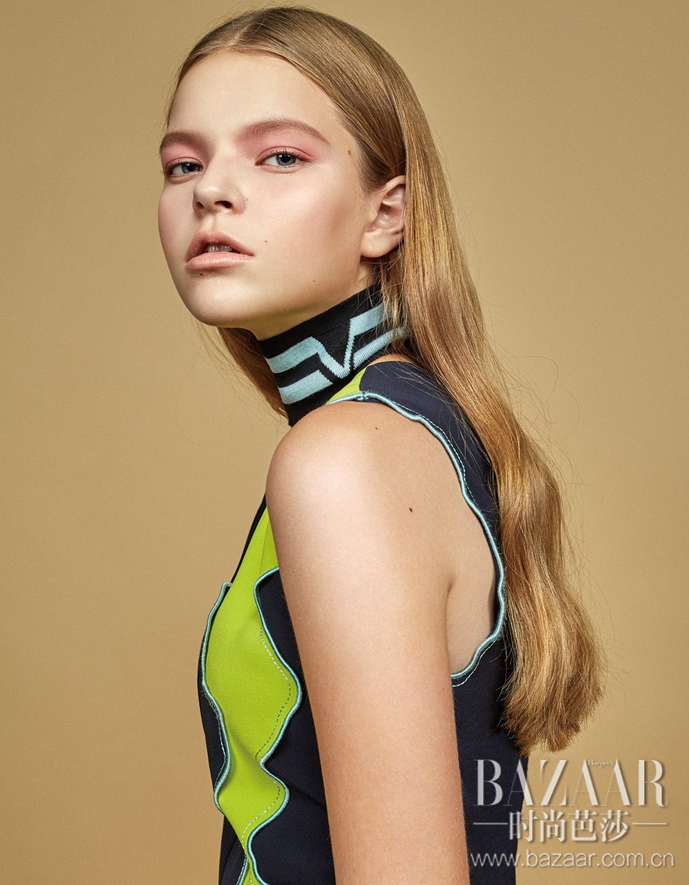 choker适合什么发型,搭配choker的发型