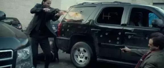 战术美学|《疾速追杀》的“枪械世界”