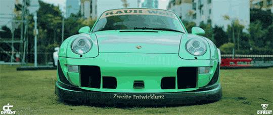 下面的“气”势：趴地要美，姿势必须标准