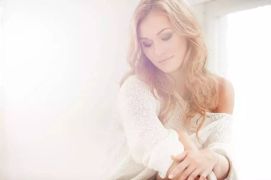 产后恶露腥臭味正常吗,产后10天没恶露正常吗