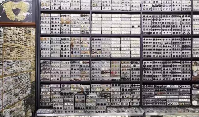 老房子里收藏有100万颗纽及巧手妈妈家族三代人缝缝补补的故事