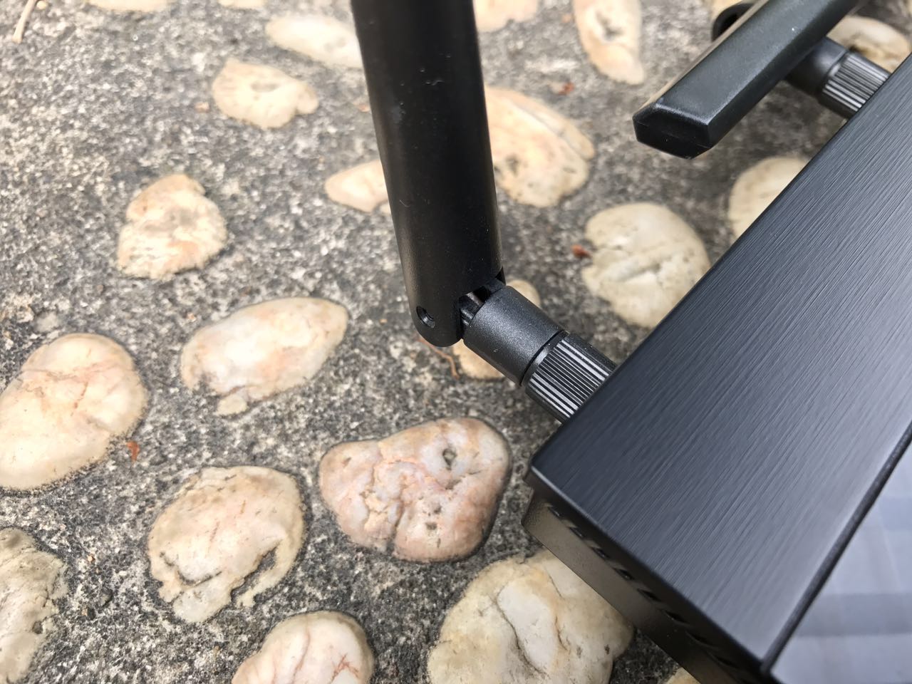 华为和华硕路由器穿墙哪个好,华硕ax3000路由器穿墙