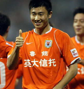 前国足第一后腰国奥惨败之夜他却不忘开房因叛逃鲁能沉沦