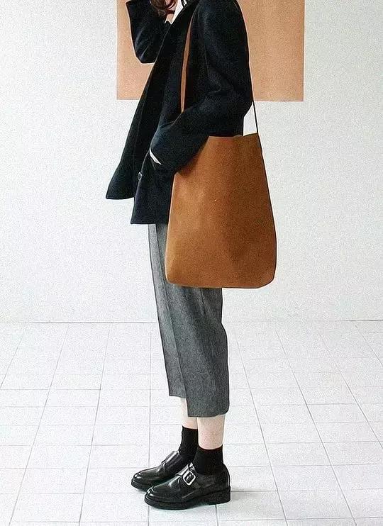 秋天如何优雅地露袜子 (秋天如何优雅的露袜子)