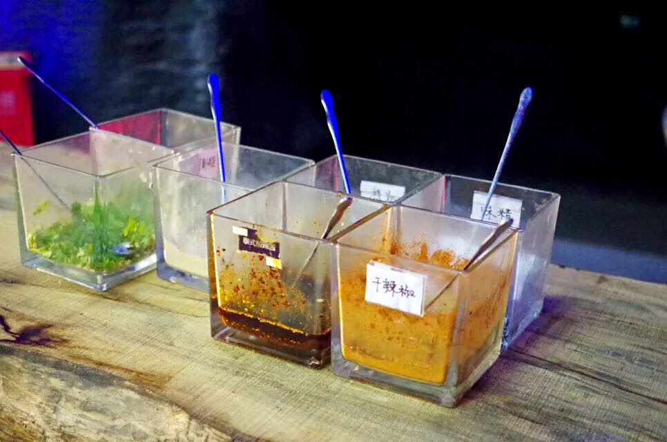 山洞里面吃烤肉,去深山老林烤串的最好地方