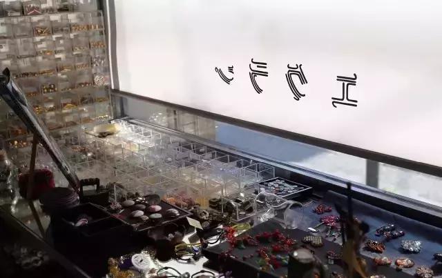 老房子里收藏有100万颗纽及巧手妈妈家族三代人缝缝补补的故事