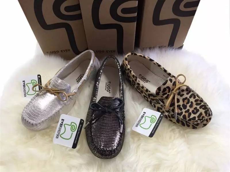 适合小个子冬天穿的雪地靴,腿短穿马丁靴还是雪地靴