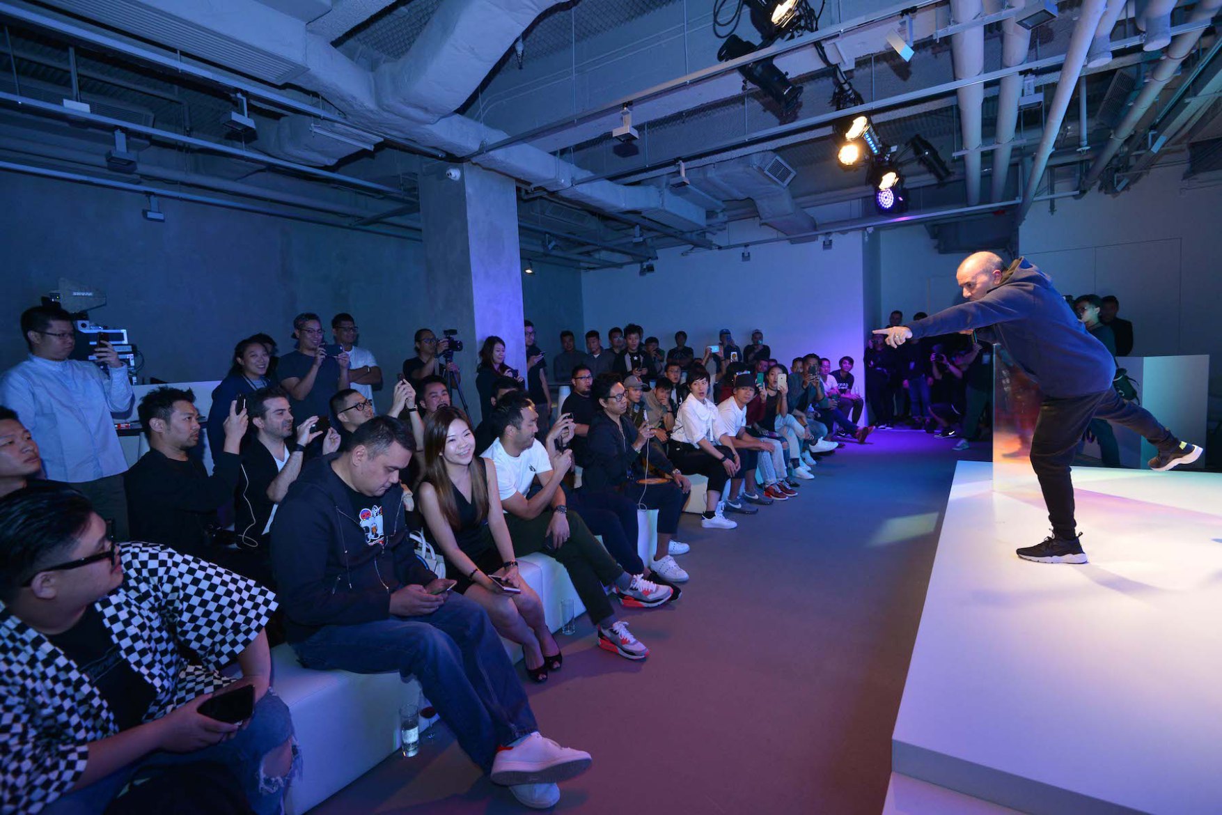 nikeairmag一代拍卖价,nikeairmag元年报价