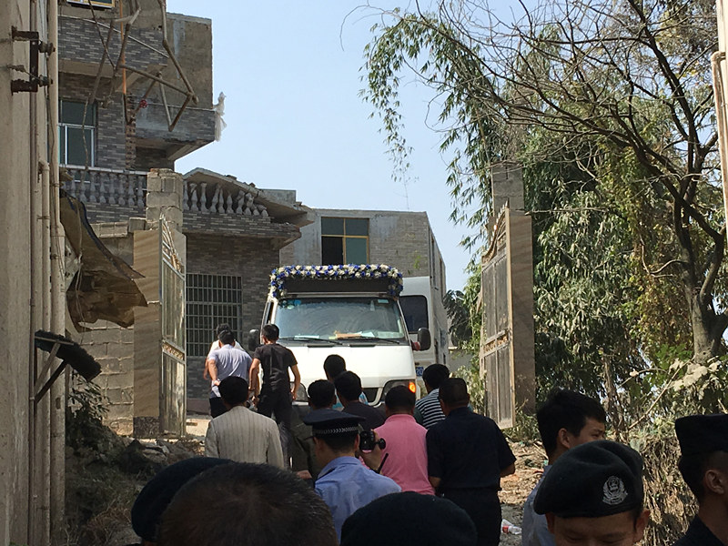 贵阳花溪车祸一死四伤,贵阳工地垮塌事故已致8死2伤