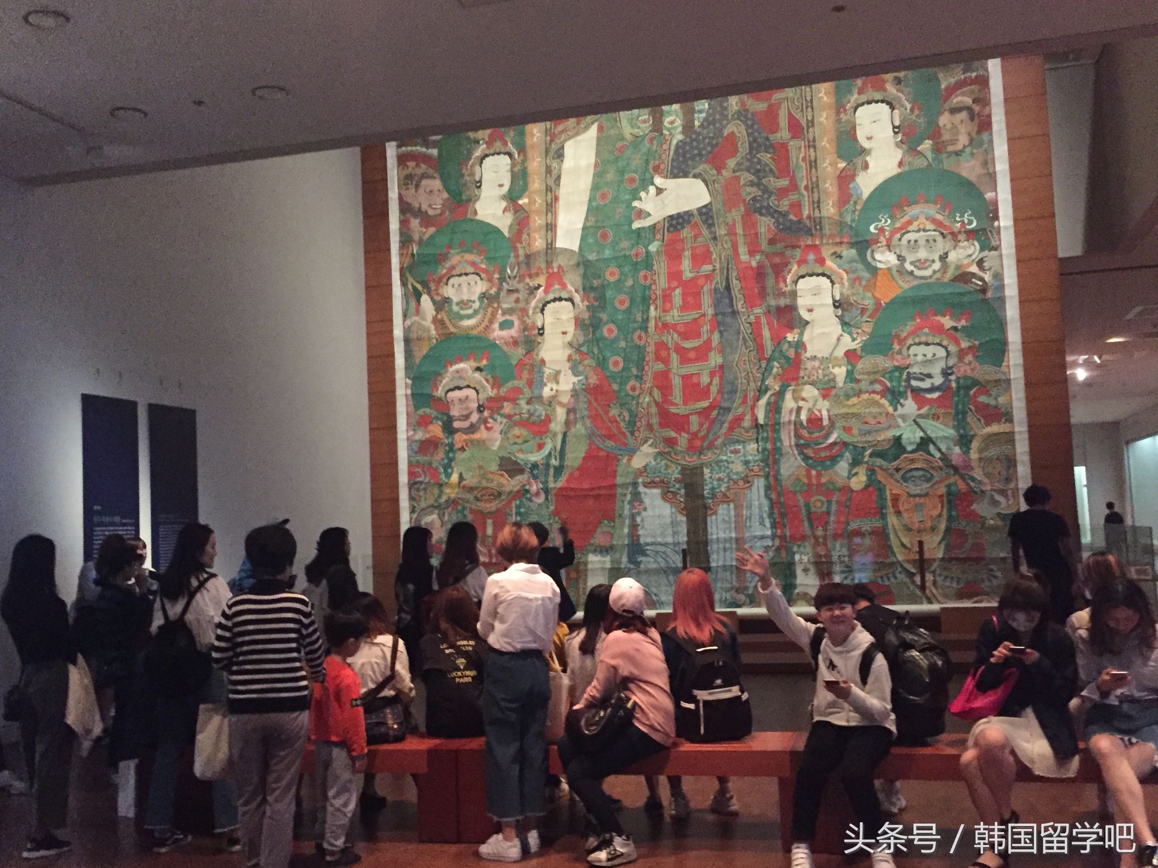 老教授带学生去山洞找文物,韩国教授来到中国博物馆