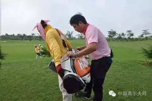 高尔夫球童的艰辛,当高尔夫球童要注意什么