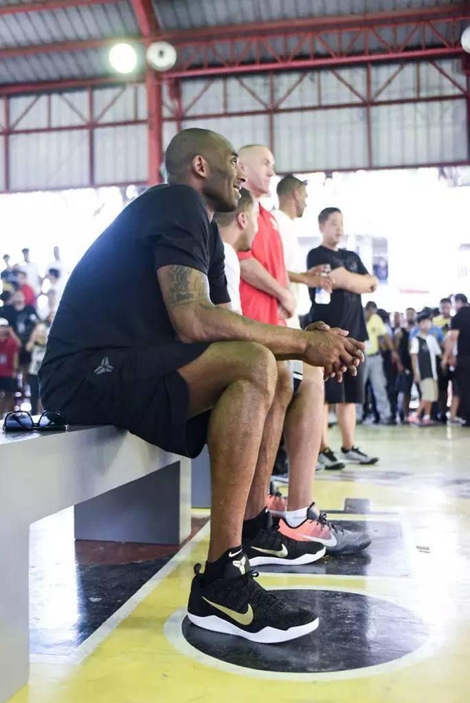 看上去很有钱的鞋子,看起来有钱又干净白色鞋