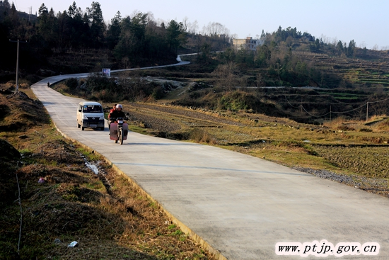 平塘镇四好公路建设情况,平塘县北环大道建设快速进行