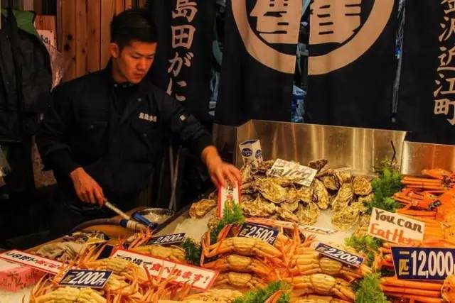 红叶堪比京都，温泉不输北海道的赏枫地，11-12月往返机票￥800+，不用担心人潮说走就走