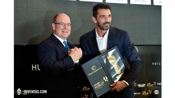 梅西与c罗的巅峰对决谁赢了,梅西和c罗第二次交锋谁赢了