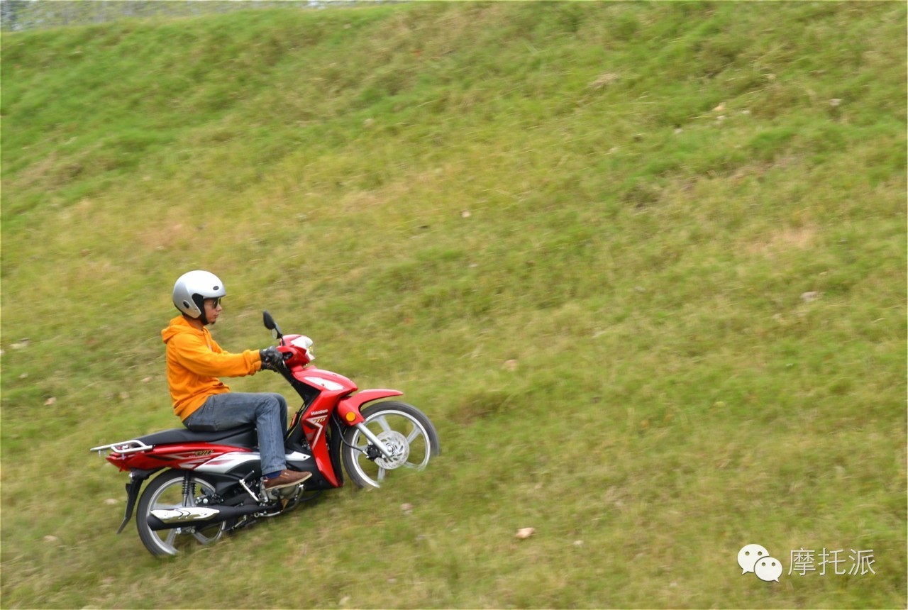 豪爵uh110和威武110s,豪爵铃木uh110摩托车评测