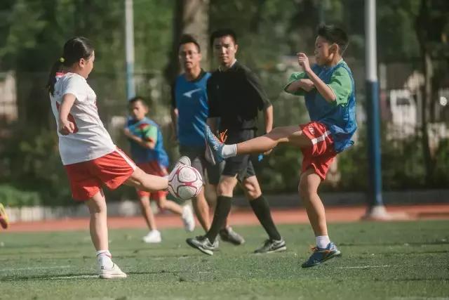 校园足球赛决赛开赛,校园足球邀请赛落幕