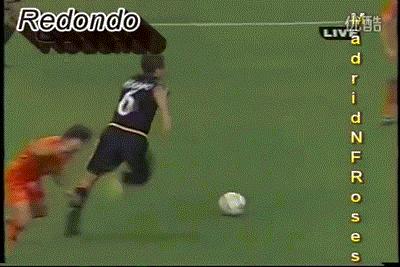 10大球星经典过人动作,那些帅到窒息的颜值