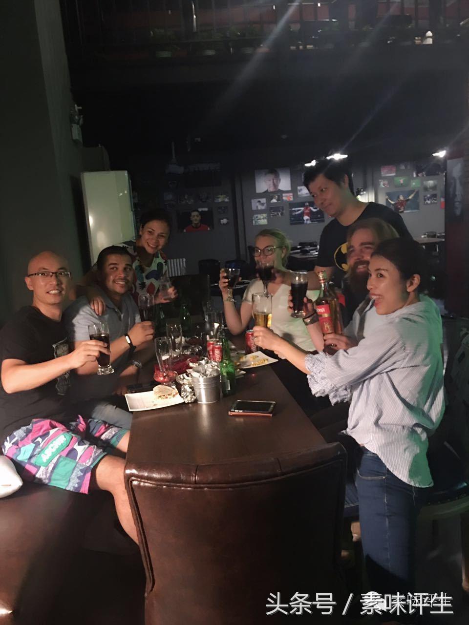 足球元素的酒吧,天空休闲足球酒吧