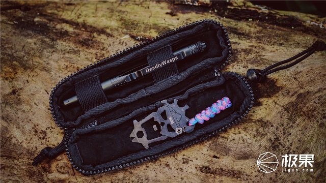 这盒子还没手掌大，里面的工具却比工具箱还全，野外保命全靠它