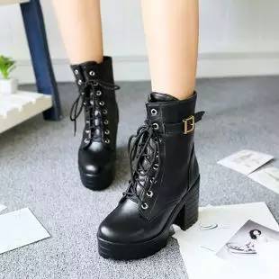 潮酷范儿马丁靴,火爆全网复古的马丁靴