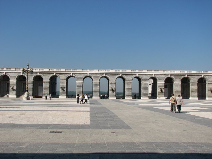 马德里不可思议镜面,马德里不可思议卡点