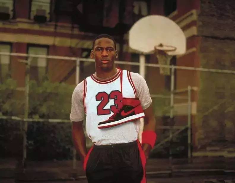 一支YSL就打发了女票,那一双NIKEMag呢?