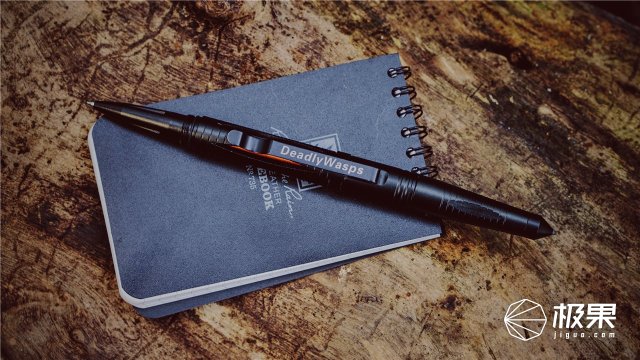 这盒子还没手掌大，里面的工具却比工具箱还全，野外保命全靠它