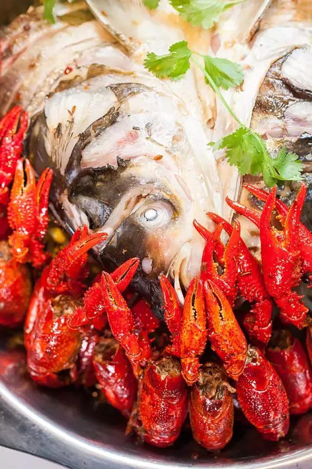 老板壕打5.8折，​全年无休摄魂小龙虾，逼爆头我都要吃到Ta