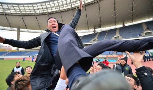 土帅也疯狂！他率平民队顺利冲超曾力阻天津权健！