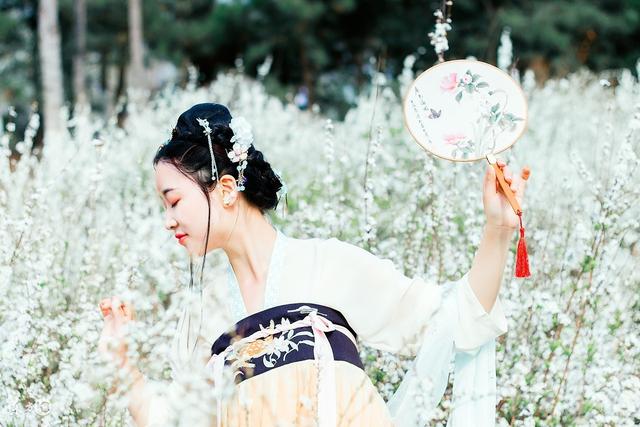 穿越成小农女带领全家致富,穿越成农女致富的小说