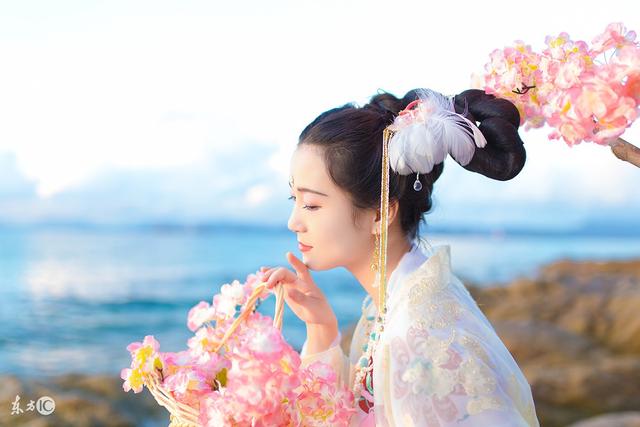 小说：没练过武的丫鬟，在王妃的调教下，比习武十年的死士还厉害