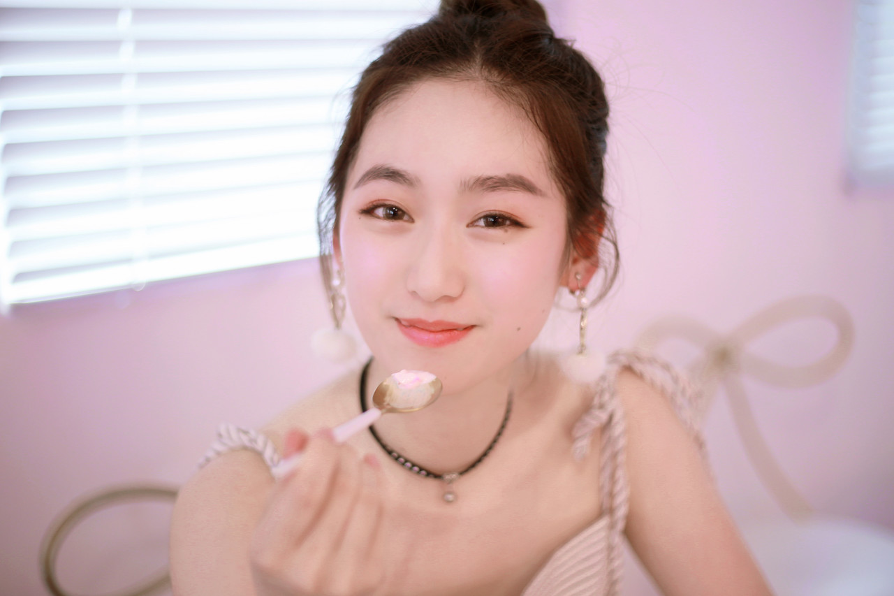 小说：懂玄学的小丫头买玉，老板：一口价，五万！她：一口价五百