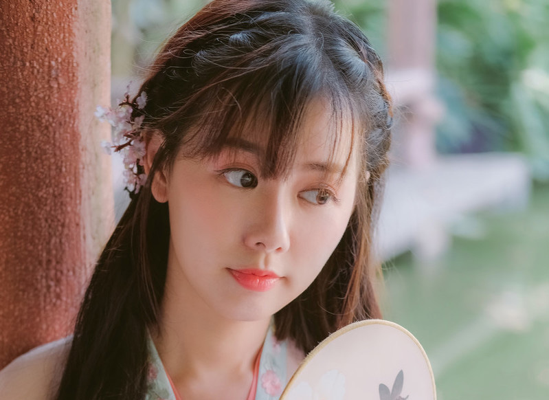 小说：尸体锁在木笼里，浑身爬满蛆虫，女捕快一眼看出案发时间