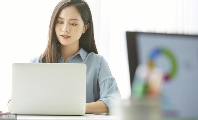 小说：小萝莉的困惑，小伙也答不上来，忙去问拉钩时为什么要上吊