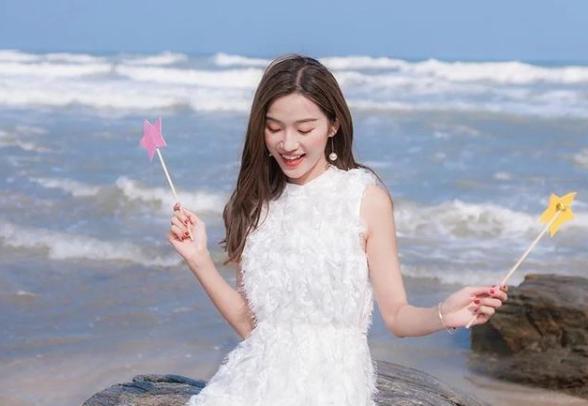 小说：她是个孤女，刚在技校学完厨艺，还没能去施展就到了异时空