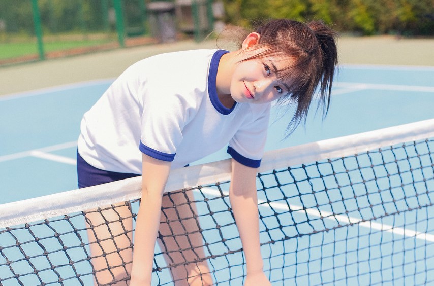 小说：店铺连通多元宇宙，惨遭薅羊毛，刚上架货物就被薅空