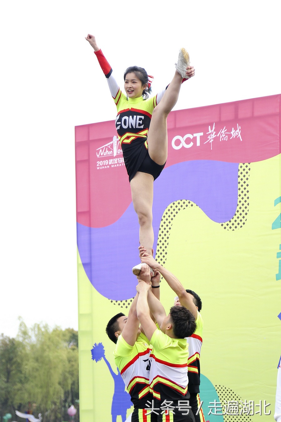 美少女啦啦队太空舞,00后美少女跳舞视频