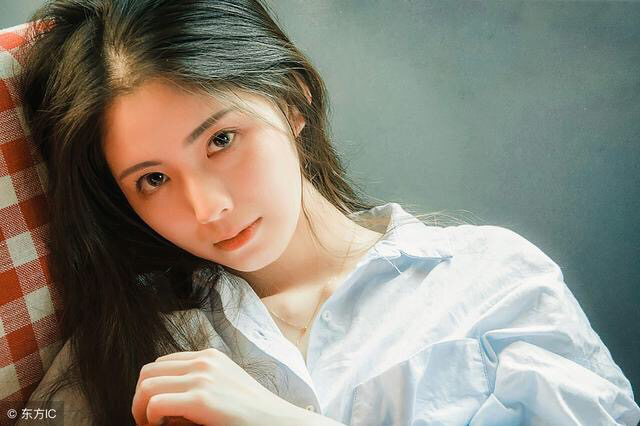 小说：闺蜜见她迟迟找不到工作，想教她摄影，她想都不想就说不行