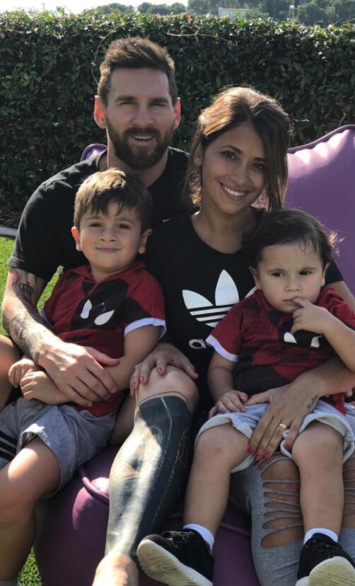 足球神话梅西：为妻子守身如玉13年，最大黑粉竟是亲儿子